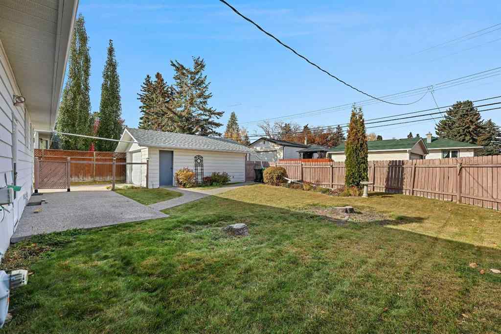 MLS® A2265073 - 10 Glamorgan Drive SW in Glamorgan Calgary, Residential