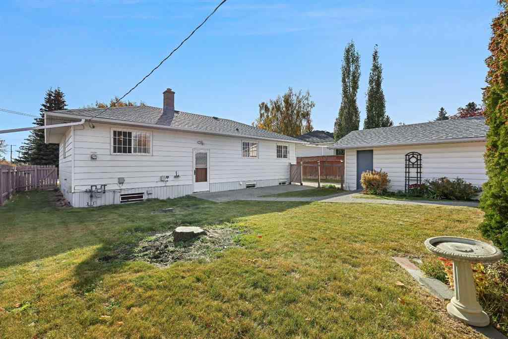 MLS® A2265073 - 10 Glamorgan Drive SW in Glamorgan Calgary, Residential