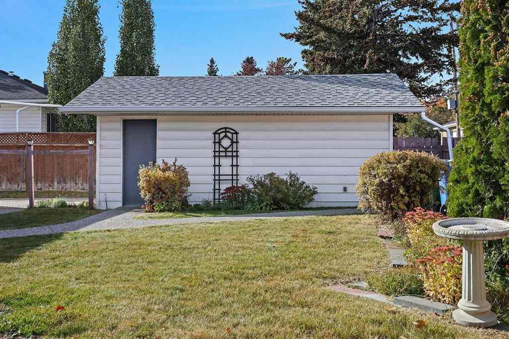 MLS® A2265073 - 10 Glamorgan Drive SW in Glamorgan Calgary, Residential