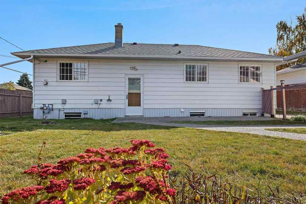 MLS® A2265073 - 10 Glamorgan Drive SW in Glamorgan Calgary, Residential