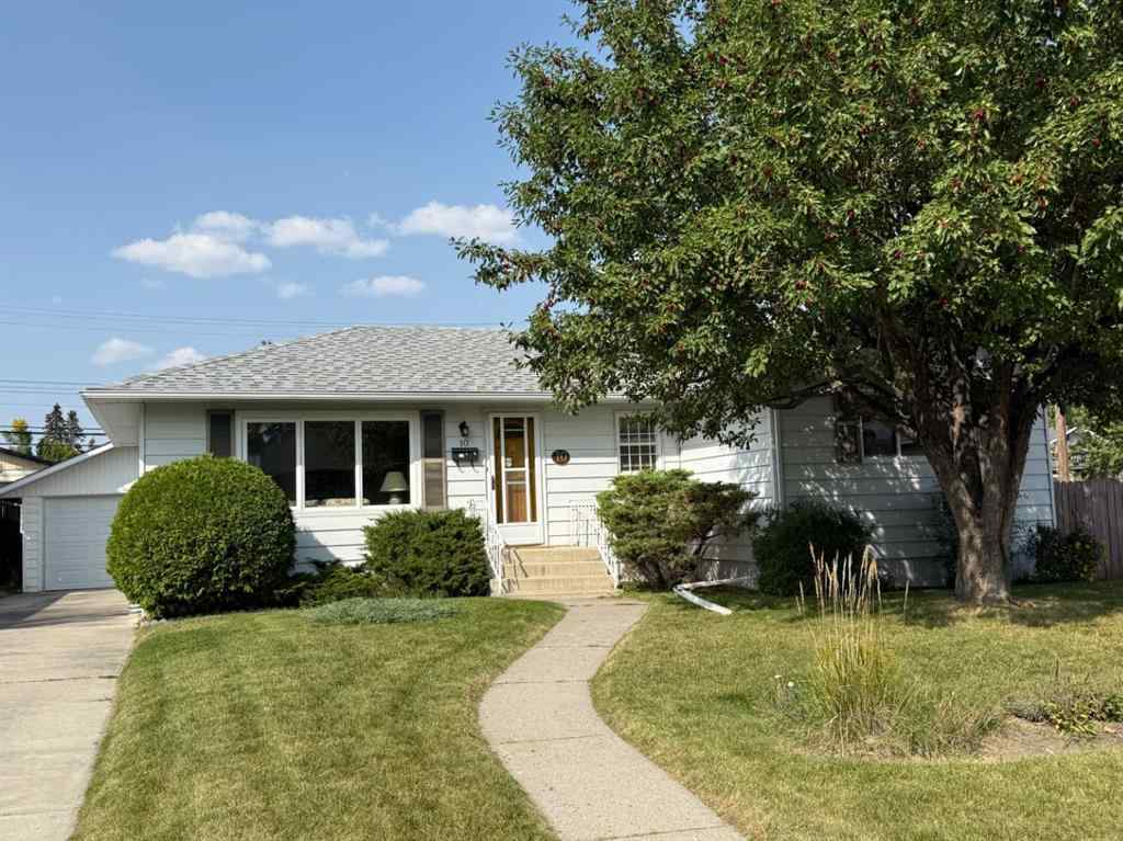 MLS® A2265073 - 10 Glamorgan Drive SW in Glamorgan Calgary, Residential