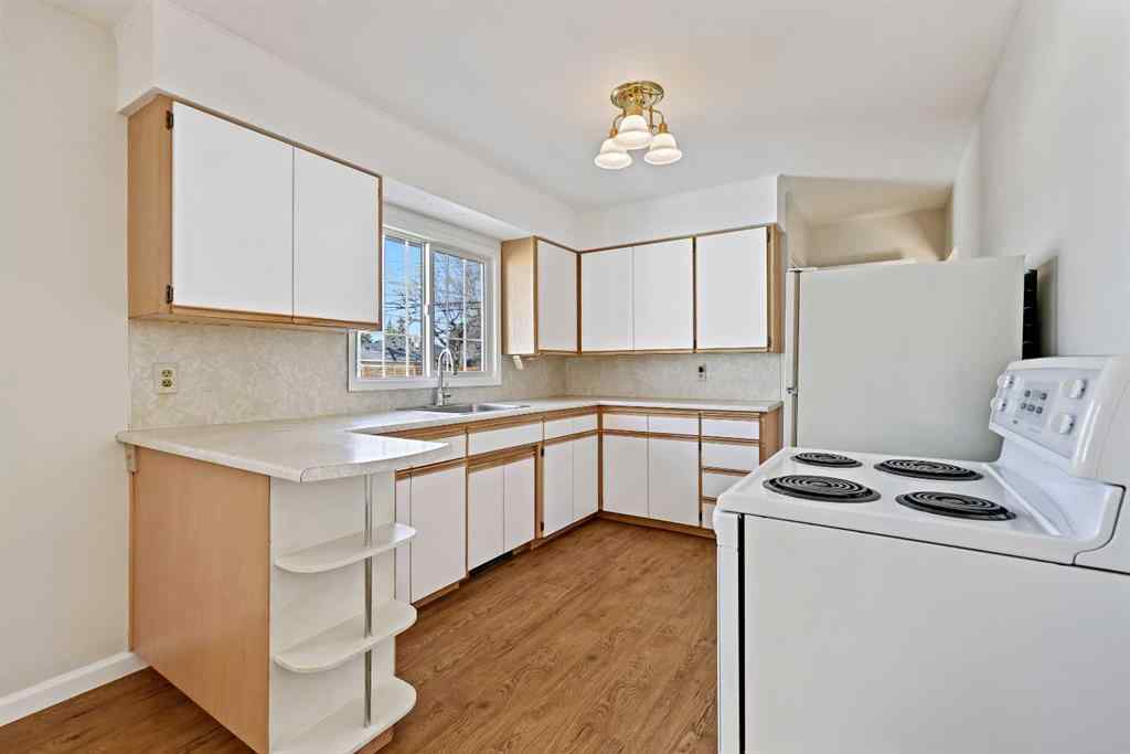 MLS® A2265073 - 10 Glamorgan Drive SW in Glamorgan Calgary, Residential