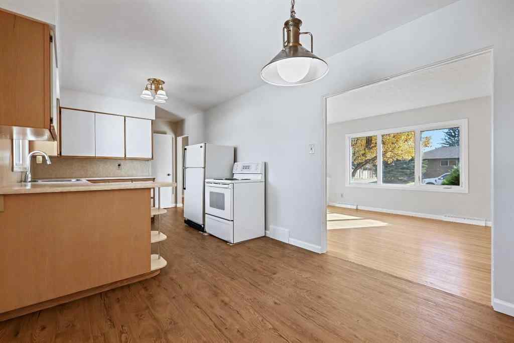 MLS® A2265073 - 10 Glamorgan Drive SW in Glamorgan Calgary, Residential