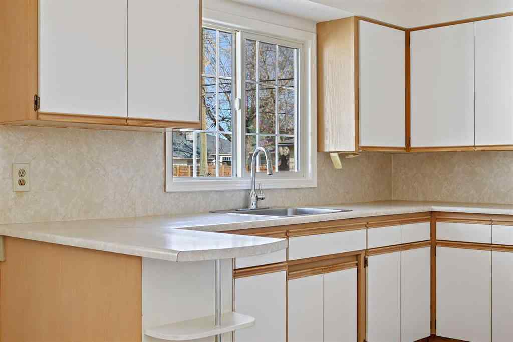 MLS® A2265073 - 10 Glamorgan Drive SW in Glamorgan Calgary, Residential