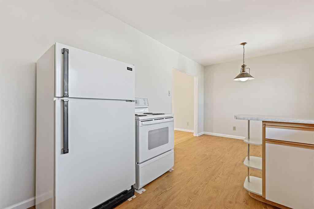 MLS® A2265073 - 10 Glamorgan Drive SW in Glamorgan Calgary, Residential