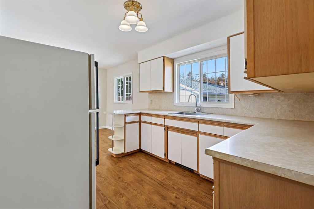 MLS® A2265073 - 10 Glamorgan Drive SW in Glamorgan Calgary, Residential