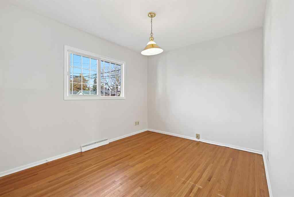 MLS® A2265073 - 10 Glamorgan Drive SW in Glamorgan Calgary, Residential