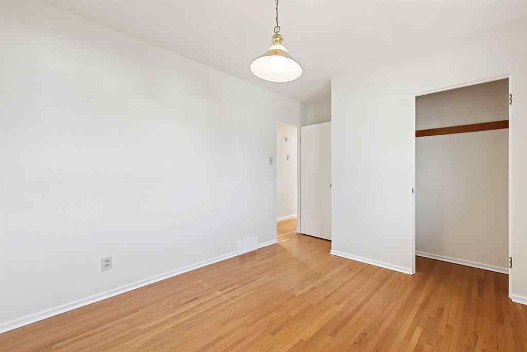 MLS® A2265073 - 10 Glamorgan Drive SW in Glamorgan Calgary, Residential