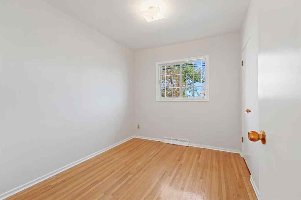 MLS® A2265073 - 10 Glamorgan Drive SW in Glamorgan Calgary, Residential