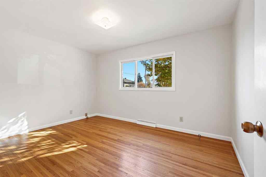 MLS® A2265073 - 10 Glamorgan Drive SW in Glamorgan Calgary, Residential