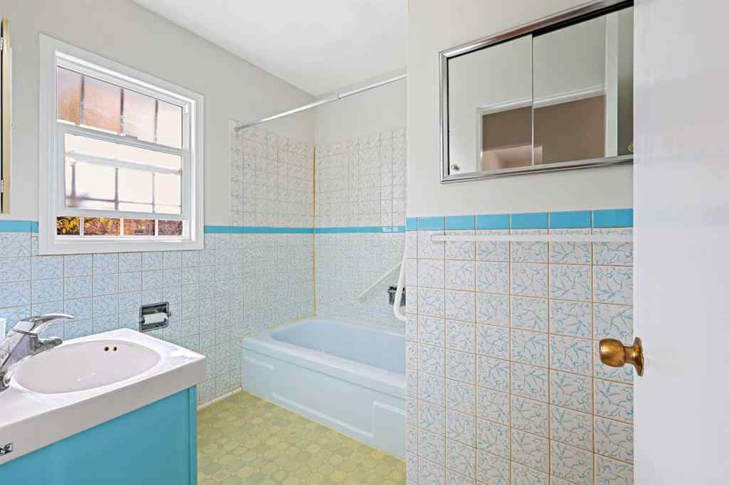 MLS® A2265073 - 10 Glamorgan Drive SW in Glamorgan Calgary, Residential