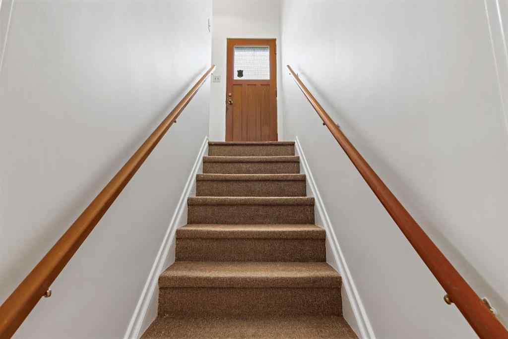 MLS® A2265073 - 10 Glamorgan Drive SW in Glamorgan Calgary, Residential