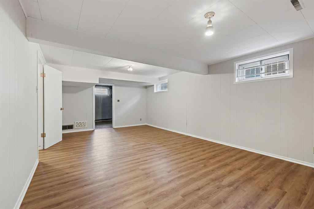 MLS® A2265073 - 10 Glamorgan Drive SW in Glamorgan Calgary, Residential