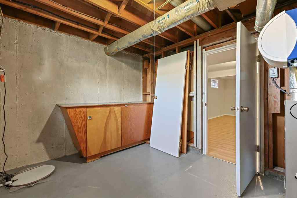 MLS® A2265073 - 10 Glamorgan Drive SW in Glamorgan Calgary, Residential