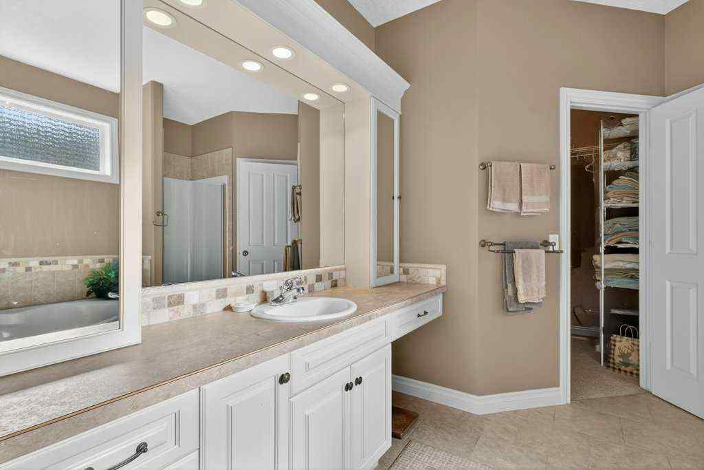 MLS® A2265075 - 132 Hillcrest Boulevard  in Hillview Estates Strathmore, Residential