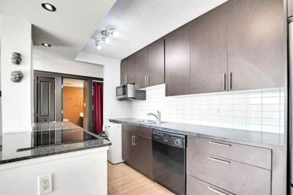 MLS® A2265081 - Unit #405 501 57 Avenue SW in Windsor Park Calgary, Residential