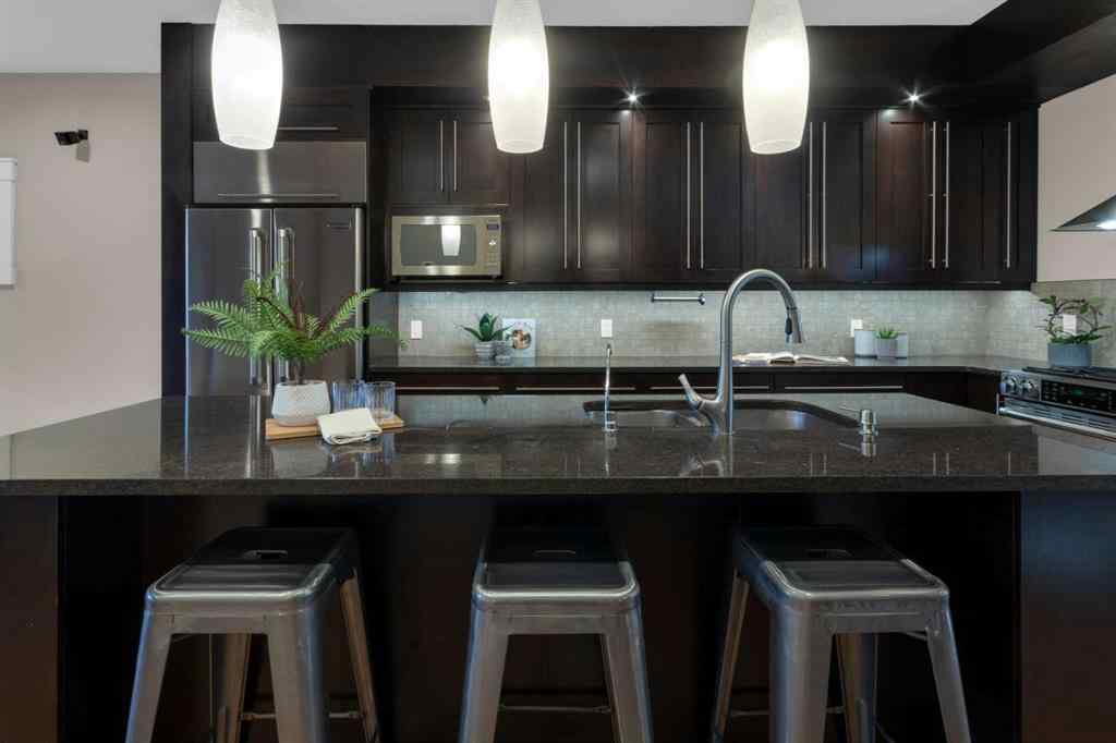 MLS® A2265090 - 2046 49 Avenue SW in Altadore Calgary, Residential