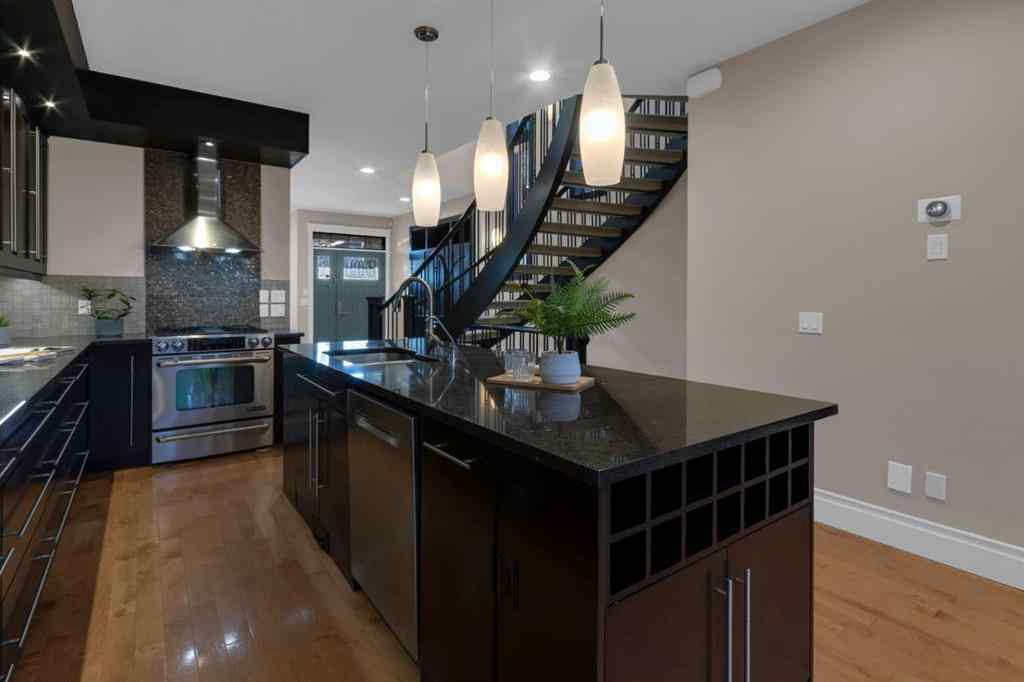 MLS® A2265090 - 2046 49 Avenue SW in Altadore Calgary, Residential