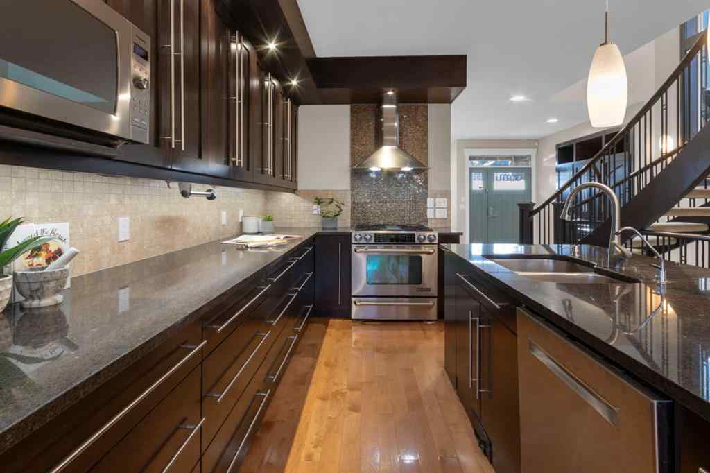 MLS® A2265090 - 2046 49 Avenue SW in Altadore Calgary, Residential