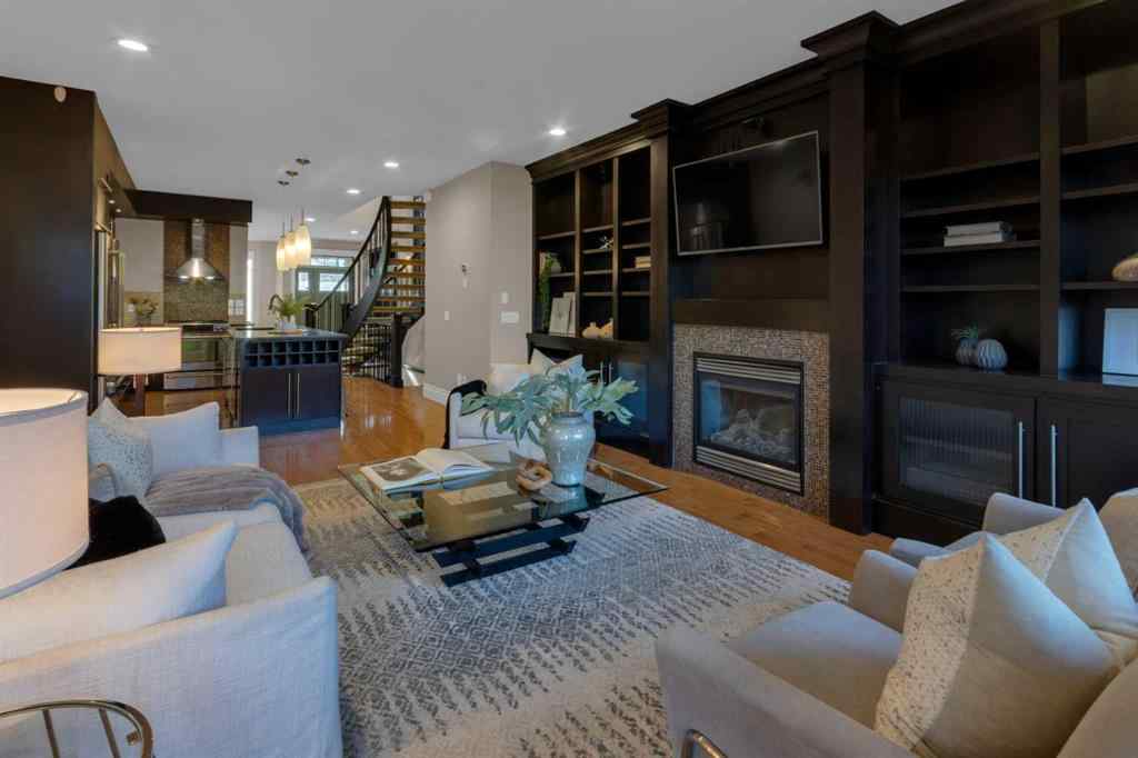 MLS® A2265090 - 2046 49 Avenue SW in Altadore Calgary, Residential