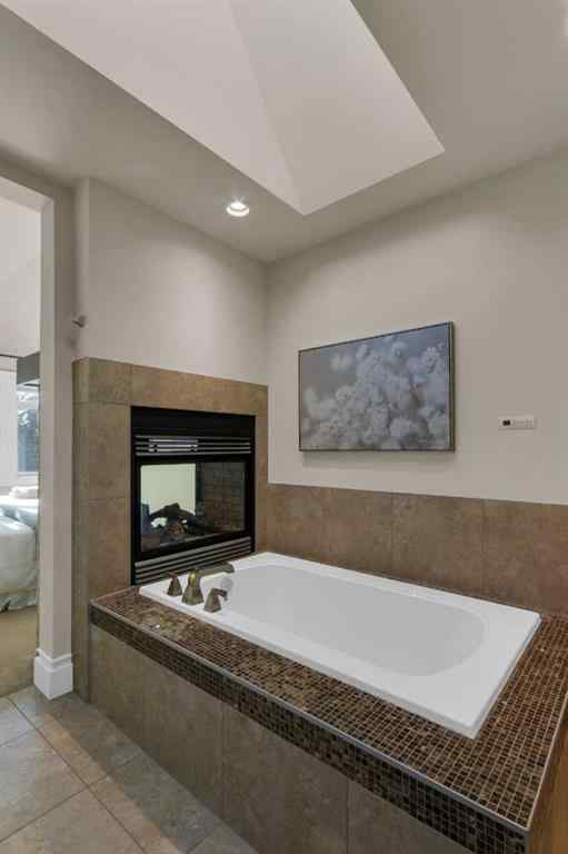 MLS® A2265090 - 2046 49 Avenue SW in Altadore Calgary, Residential