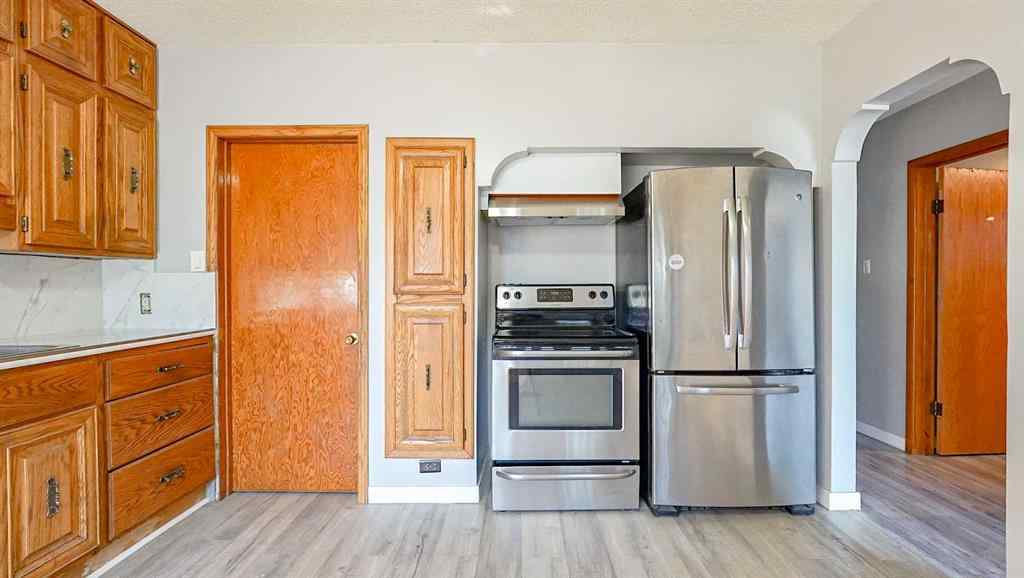 MLS® A2265118 - 446 5 Street SW in SW Hill Medicine Hat, Residential