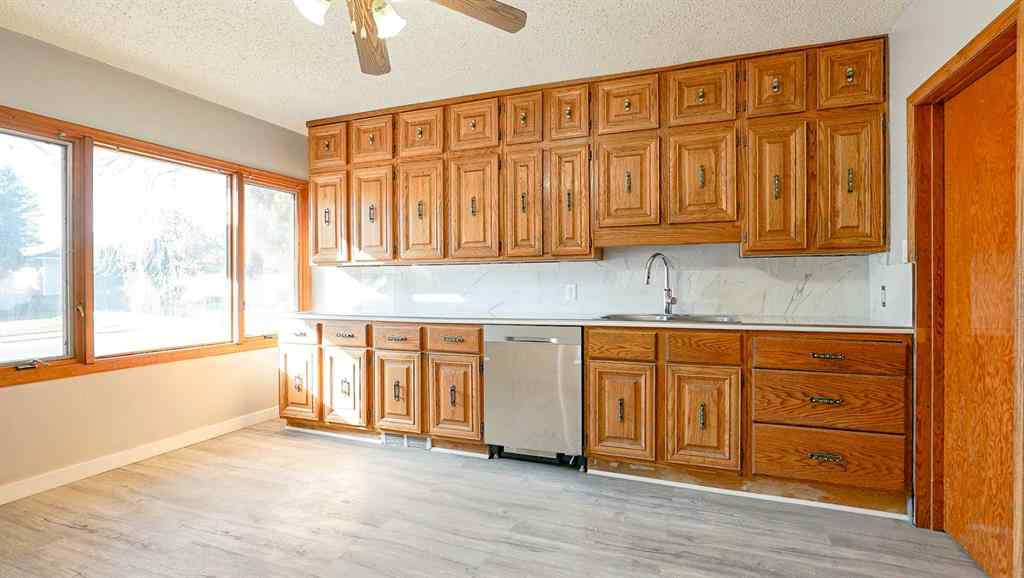 MLS® A2265118 - 446 5 Street SW in SW Hill Medicine Hat, Residential