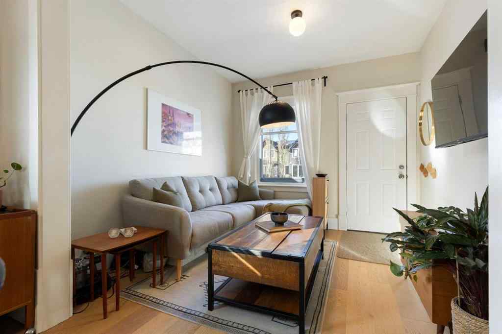 MLS® A2265120 - 317 18 Avenue NW in Mount Pleasant Calgary, Residential