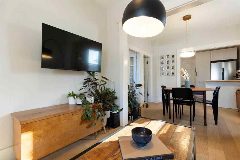 MLS® A2265120 - 317 18 Avenue NW in Mount Pleasant Calgary, Residential