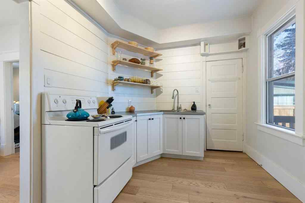 MLS® A2265120 - 317 18 Avenue NW in Mount Pleasant Calgary, Residential