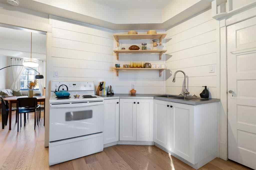 MLS® A2265120 - 317 18 Avenue NW in Mount Pleasant Calgary, Residential