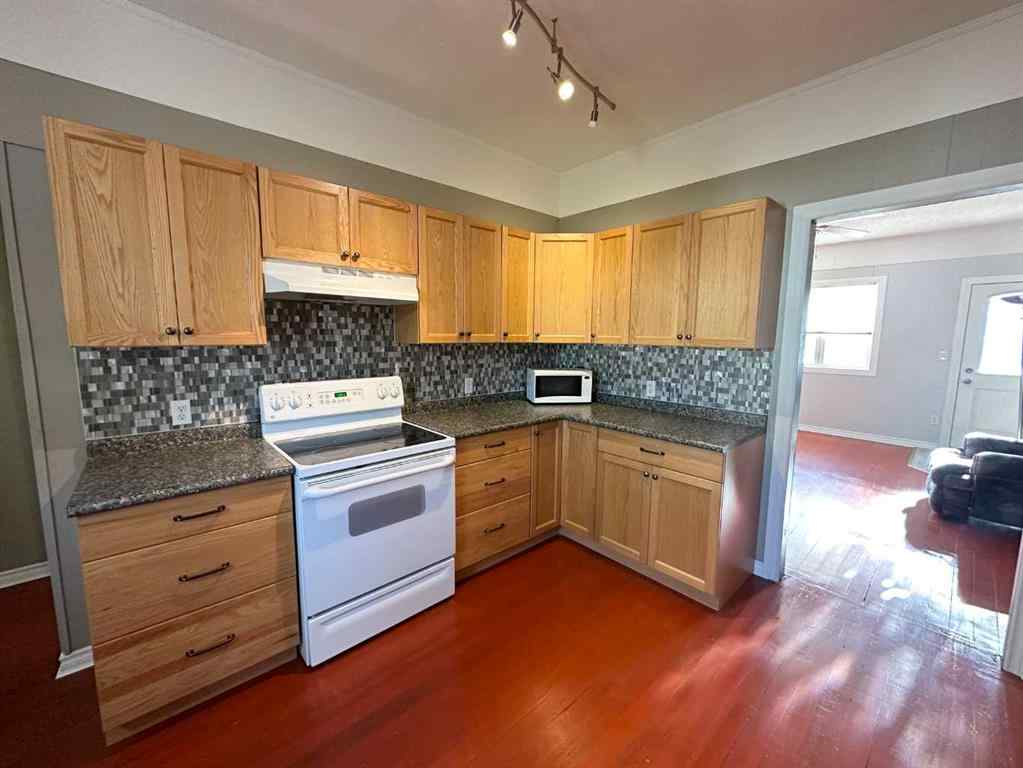 MLS® A2265122 - 4704 51 Avenue  in Mannville Mannville, Residential