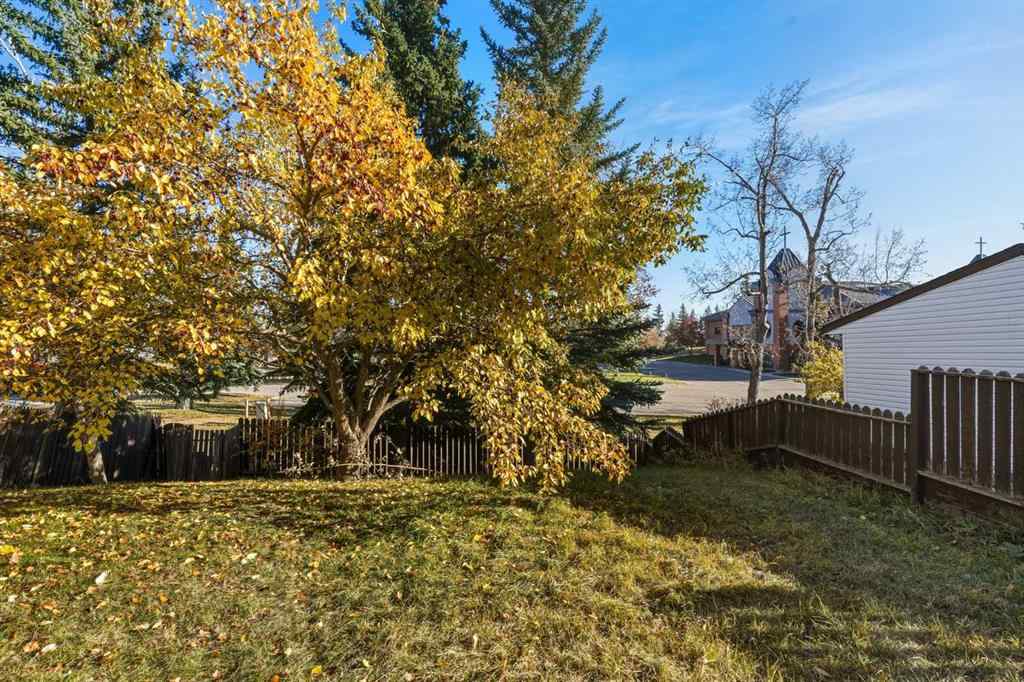 MLS® A2265157 - 8 Ranchlands Crescent NW in Ranchlands Calgary, Residential