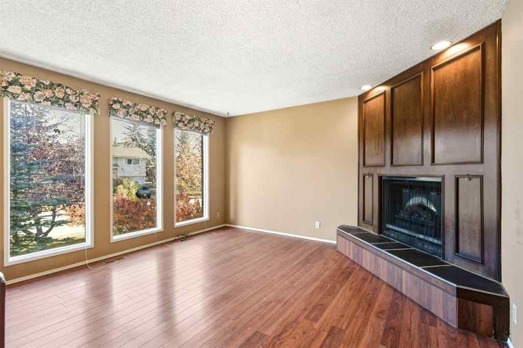 MLS® A2265157 - 8 Ranchlands Crescent NW in Ranchlands Calgary, Residential