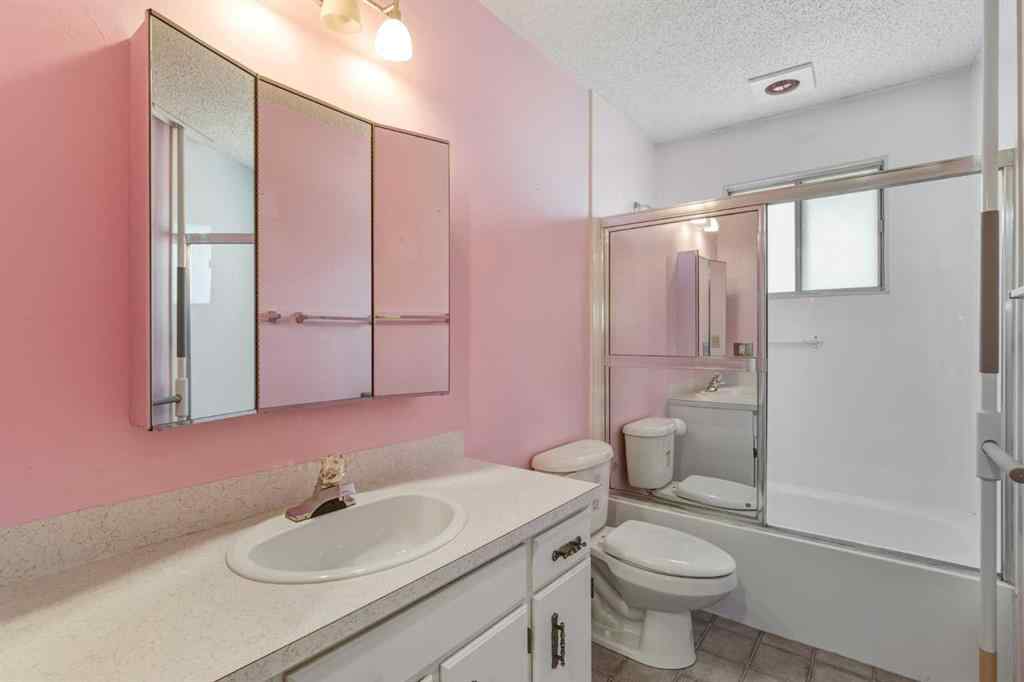 MLS® A2265157 - 8 Ranchlands Crescent NW in Ranchlands Calgary, Residential