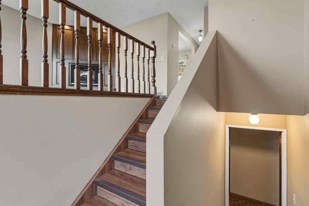 MLS® A2265157 - 8 Ranchlands Crescent NW in Ranchlands Calgary, Residential