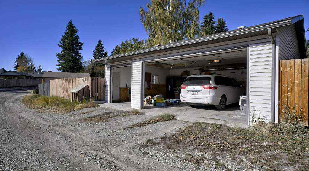 MLS® A2265160 - 5650 Brenner Crescent NW in Brentwood Calgary, Residential