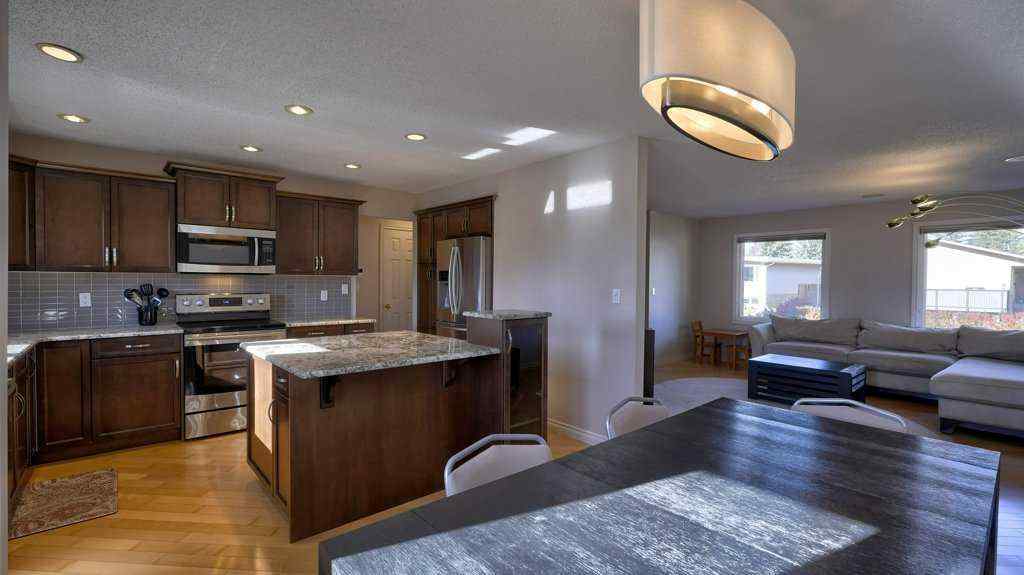 MLS® A2265160 - 5650 Brenner Crescent NW in Brentwood Calgary, Residential