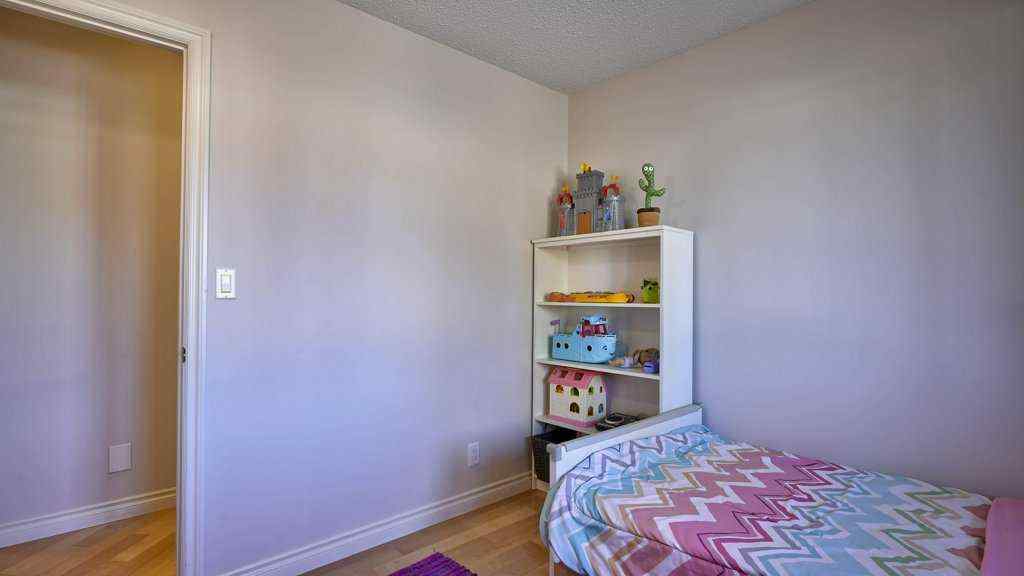 MLS® A2265160 - 5650 Brenner Crescent NW in Brentwood Calgary, Residential