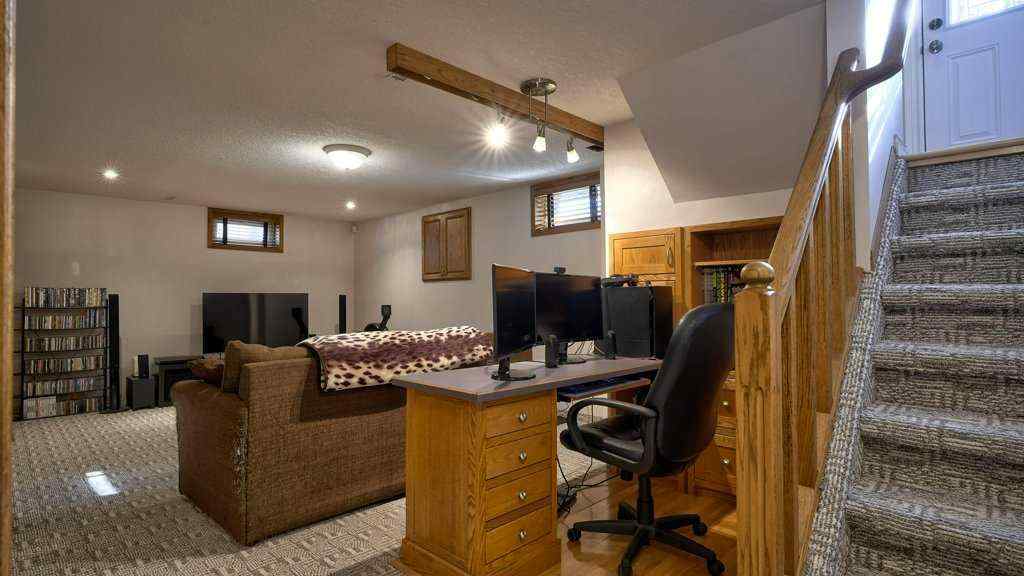 MLS® A2265160 - 5650 Brenner Crescent NW in Brentwood Calgary, Residential