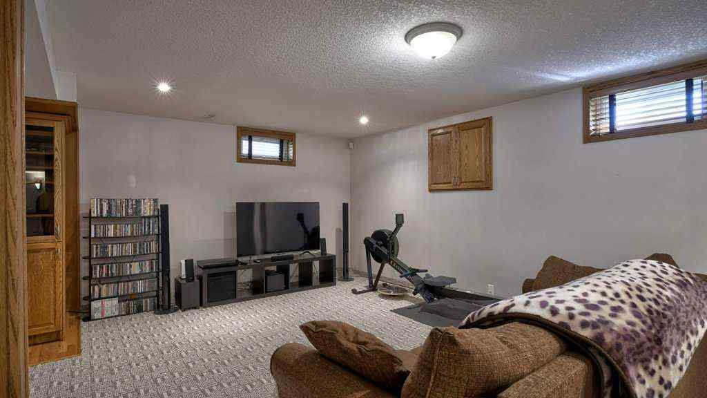 MLS® A2265160 - 5650 Brenner Crescent NW in Brentwood Calgary, Residential