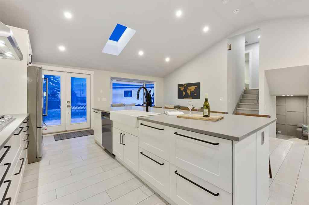 MLS® A2265164 - 3224 Conrad Drive NW in Charleswood Calgary, Residential