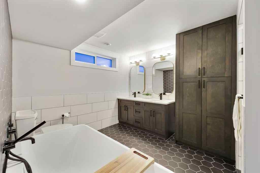 MLS® A2265164 - 3224 Conrad Drive NW in Charleswood Calgary, Residential