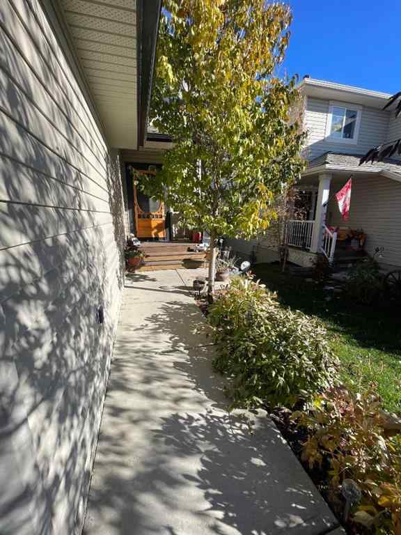 MLS® A2265166 - 63 Glensummit Close  in GlenEagles Cochrane, Residential
