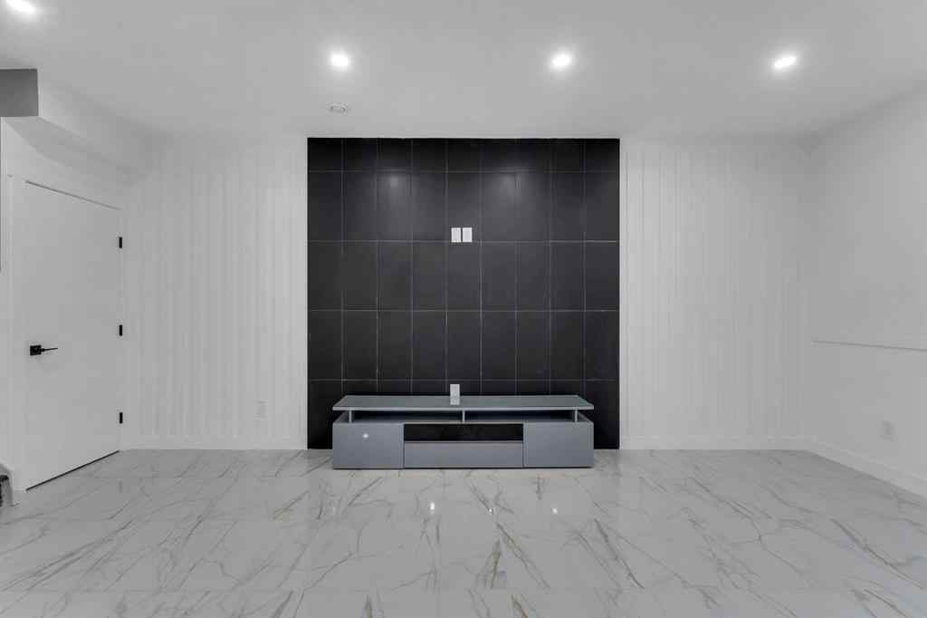 MLS® A2265169 - 7 Waterford Heights  in NONE Chestermere, Residential