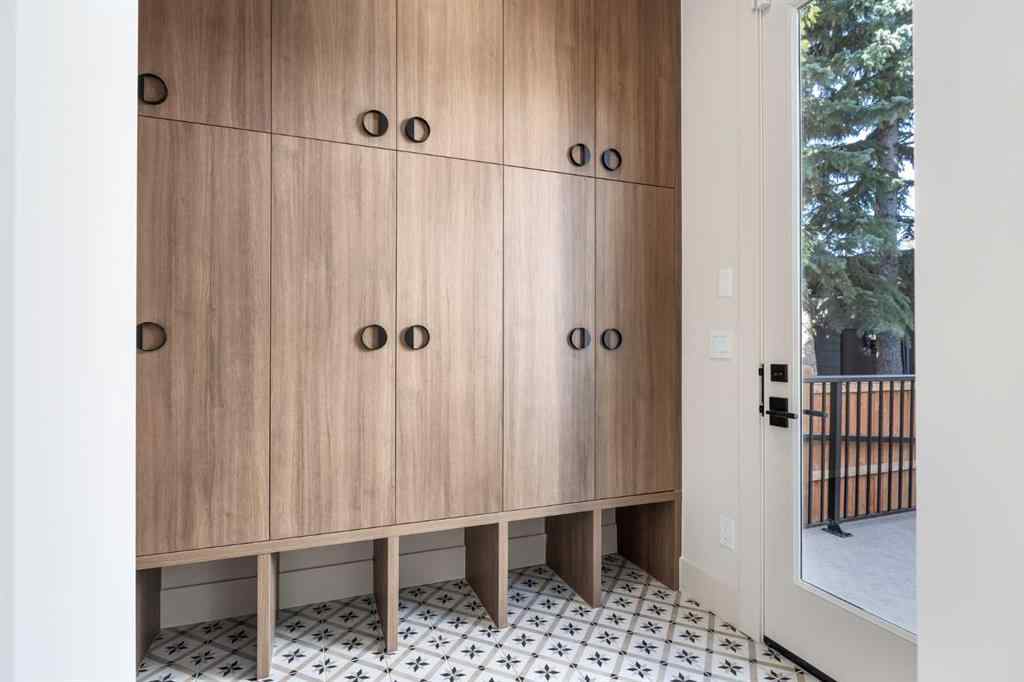 MLS® A2265179 - 716 18 Avenue NW in Mount Pleasant Calgary, Residential