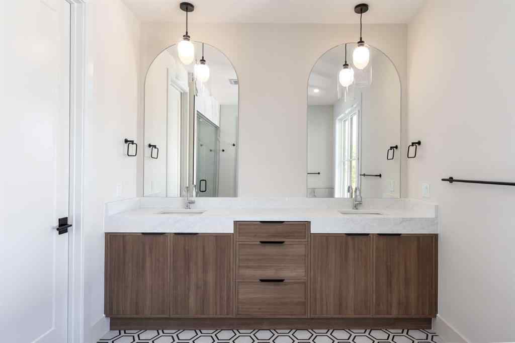 MLS® A2265179 - 716 18 Avenue NW in Mount Pleasant Calgary, Residential