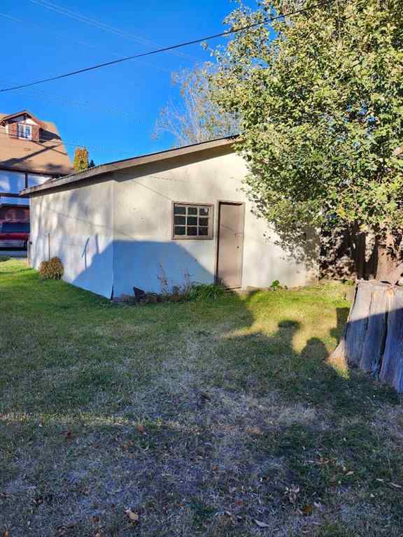 MLS® A2265180 - 1607 10 Avenue S in Victoria Park Lethbridge, Residential