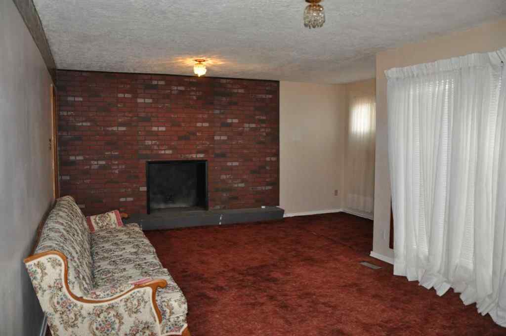 MLS® A2265180 - 1607 10 Avenue S in Victoria Park Lethbridge, Residential