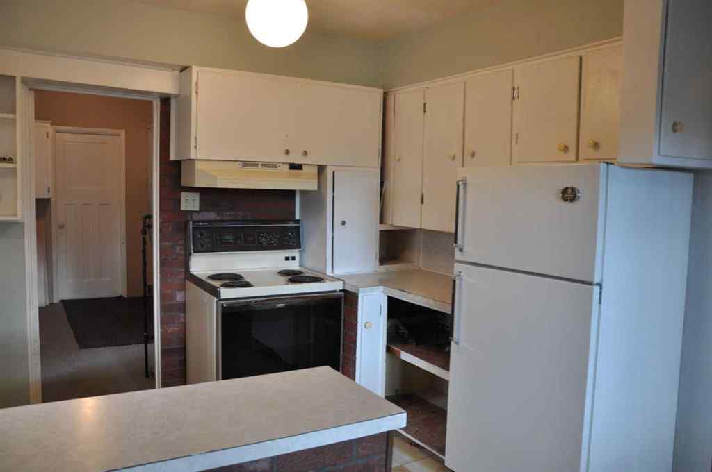 MLS® A2265180 - 1607 10 Avenue S in Victoria Park Lethbridge, Residential